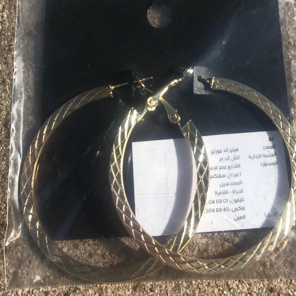 New H&M Gold Colored 2” Textured Hoop Earrings - Picture 13 of 13